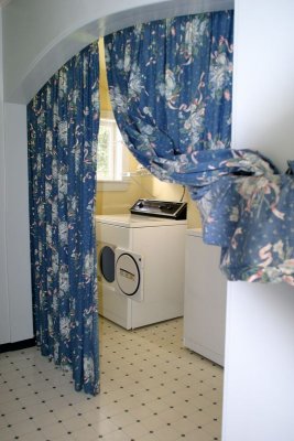 Utility off of lower bath - older w/d