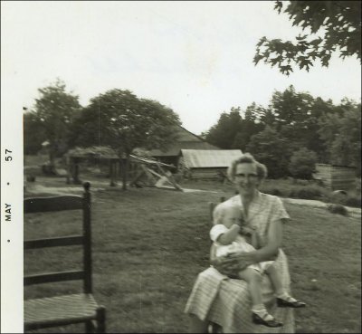 Hester Bennett Coon (1905-1994) and grandchild