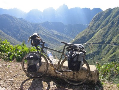 173  Jean-Francois - Touring Vietnam - Devinci Destination touring bike