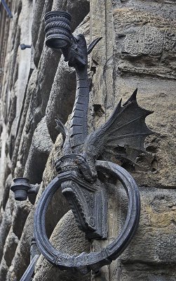 Dragon torch holder
