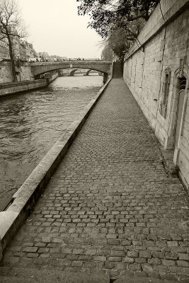 Along the Seine 08