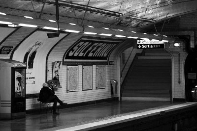 Riding the Paris Metro 06