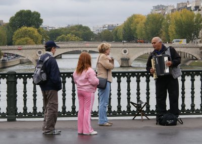 Street musician who played Tamo Daleko 2