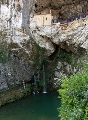 Sanctuaire de Covadonga.jpg
