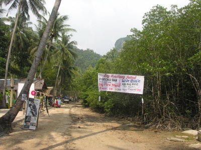 Railay Beach East 17.jpg