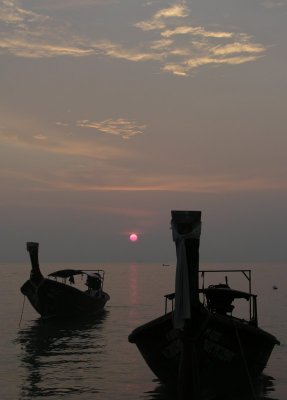 Railay Beach Sunset 14 - Two Boats.jpg