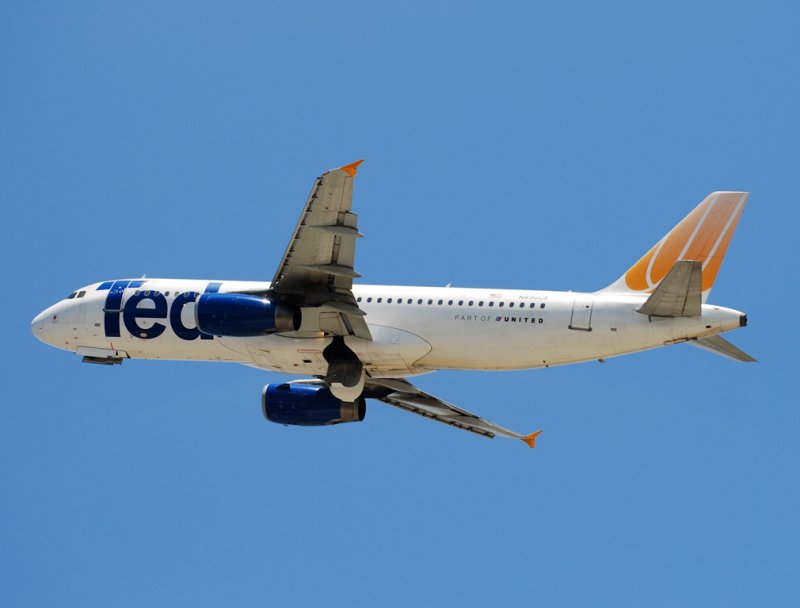 United Airlines (TED) Airbus A-320 ( N496UA )