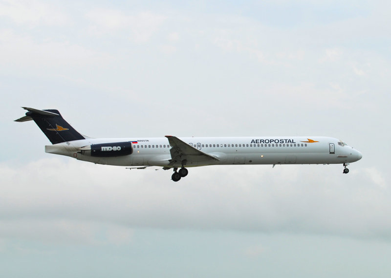 Aeropostal McDonnell Douglas MD-82 ( N905TA )