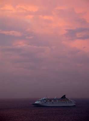 Norwegian Cruiselines ship greeting the sunrise