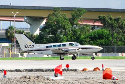 Twin Air Calypso Cessna 402C ( N44LP )