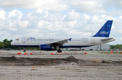 jetBlue Airbus A-320-200 ( N585JB )