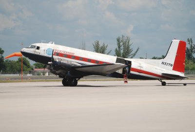 Douglas DC-3 ( N32TN )