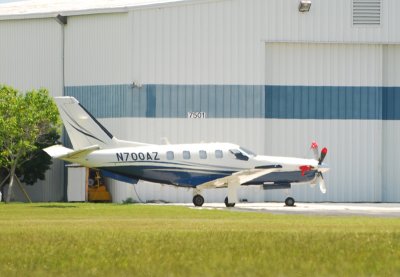 Private Socata TBM-700 ( N700AZ )