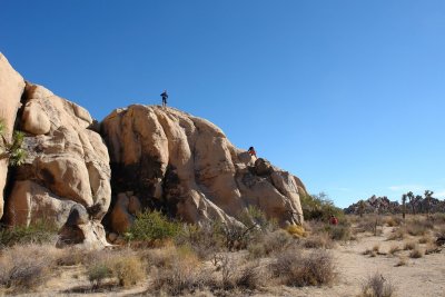 Maelle is climbing.JPG