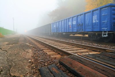 freight train waiting at 翪