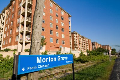 apartments behind Morton Grove station