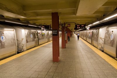 207 St subway station