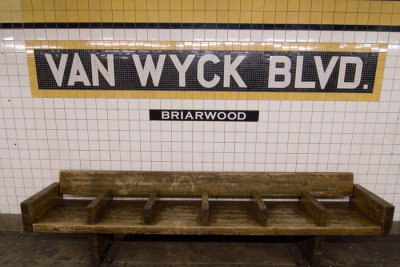 bench at Van Wyck Blvd subway station