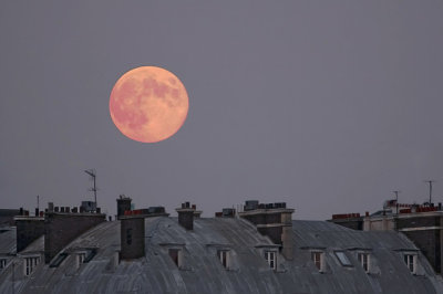 Moon rise Place de la concorde (Paris)