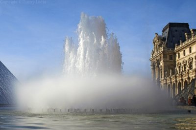 Le Louvres Museum fountain 1