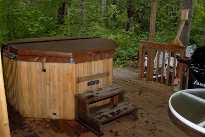 Hot tub at cabin