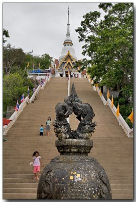 Wat Khao Takiab - a short climb