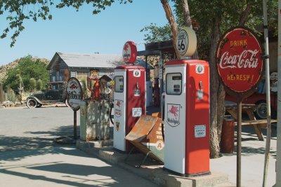 SDIM2914 gas pump.jpg