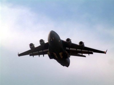 C17 Landing Oshkosh '06
