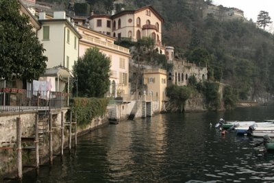 houses by the lake