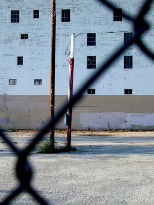 bldg w fence