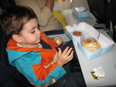 Fellipinho reclamando do chocolate ...