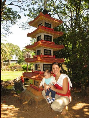 Pris e Thiaguinho no Pagode Japonês
