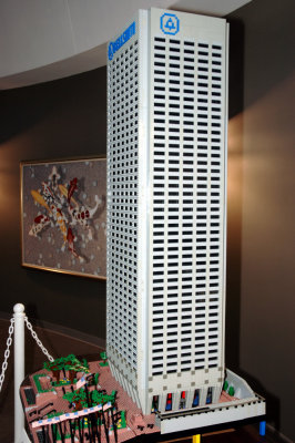 Img3557c BellSouth Lego Tower 12-02-05.jpg