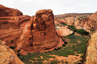 Valley between viewpoint and Delicate Arch