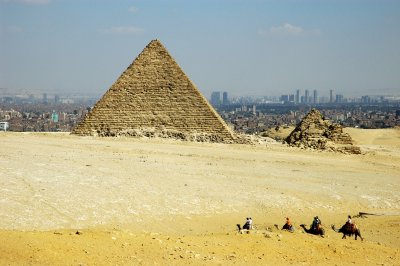 Pyramid of Menkaure and the Queens' pyramids