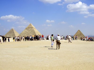 Giza qF_nƦCۤTyjr Pyramid of Khufu (Cheops), Pyramid of Khafre (Chephren) M Pyramid of Menkaure (MycerinusC