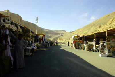 road to Valley of the Kings