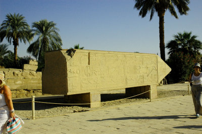方尖碑 (obelisk)