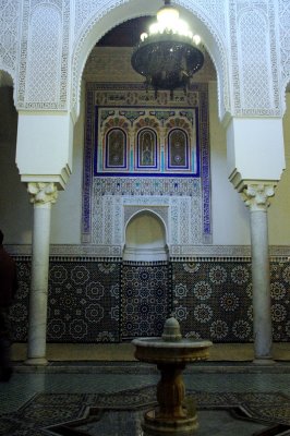 Mihrab - indicates the direction of Mecca