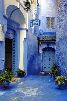 color scheme: when the path is painted blue, it means it is leading to a dead end, usually a private house