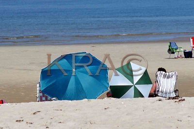 people on the beach 003(5-02).jpg