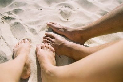 F1090024_sandyfeet.jpg