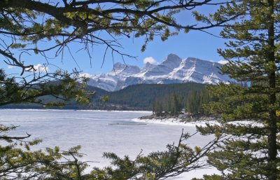 Lake Minnewanka.jpg