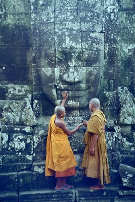 Speak to us (Angkor Wat - Cambodia)