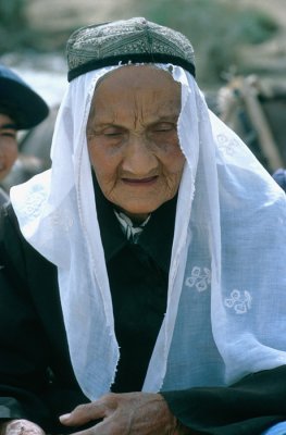 Old woman Kashgar (W-China)