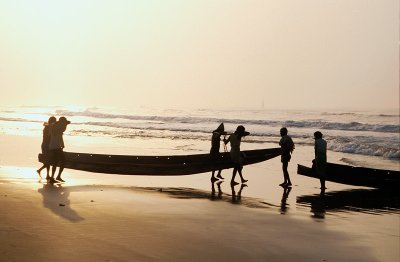 Preparing the boats for fishing (Puri-India)