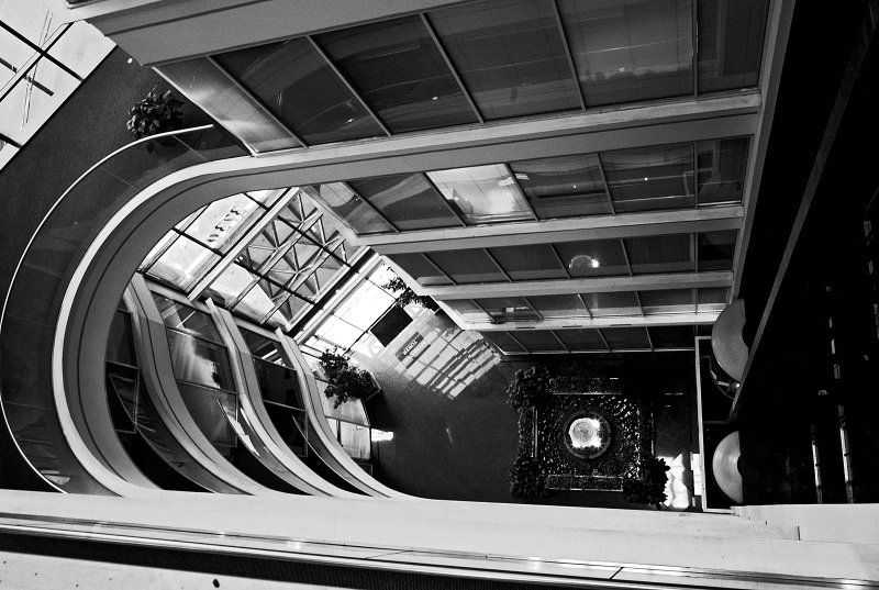 River Oaks Tower lobby 01 bw