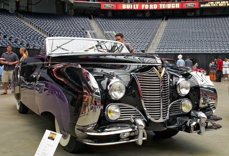 Cadillac 1948 Saoutchik Custom Cabriolet 01