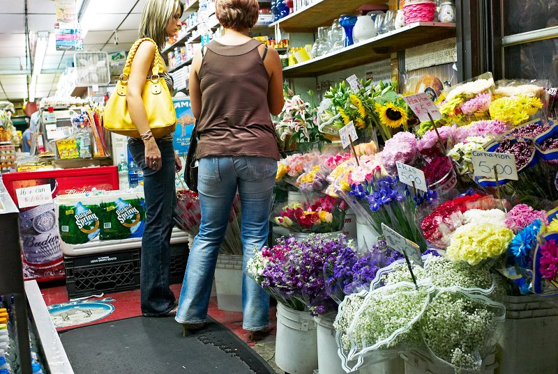 buying flowers at night 01