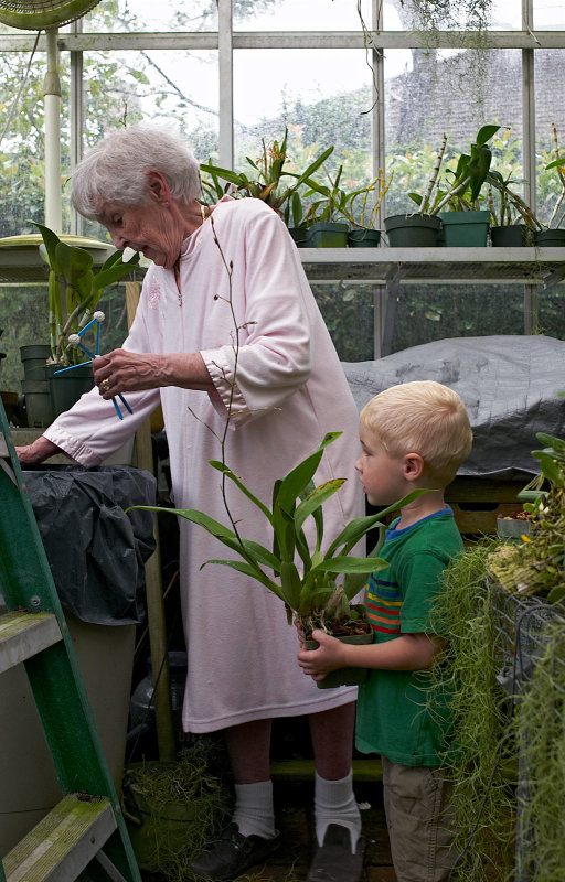 Phil & Mom in greenhouse 01